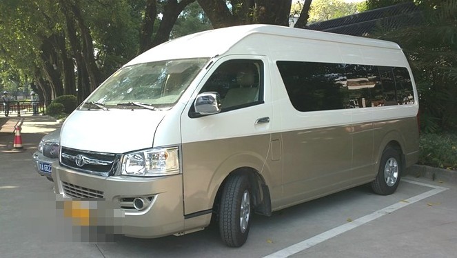 14座豐田海獅(800元/天 8小時100KM含司機工資+油費)