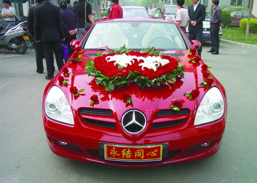 奔馳婚車(1800元/天 8小時(shí)80KM含司機(jī)工資+油費(fèi))